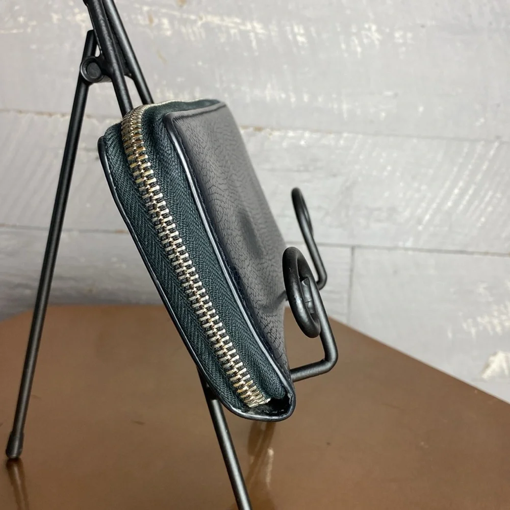 Authentic Gucci long zippy wallet